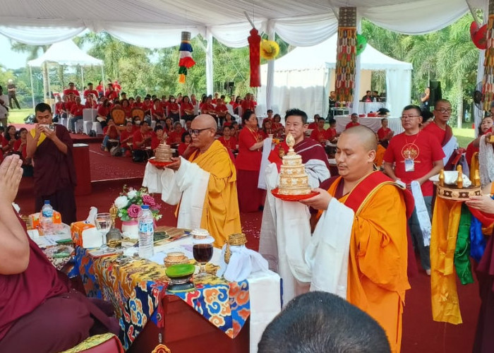Ratusan Biksu Sangha dari Berbagai Negara Ikuti Prosesi Monlam Indonesia di Borobudur