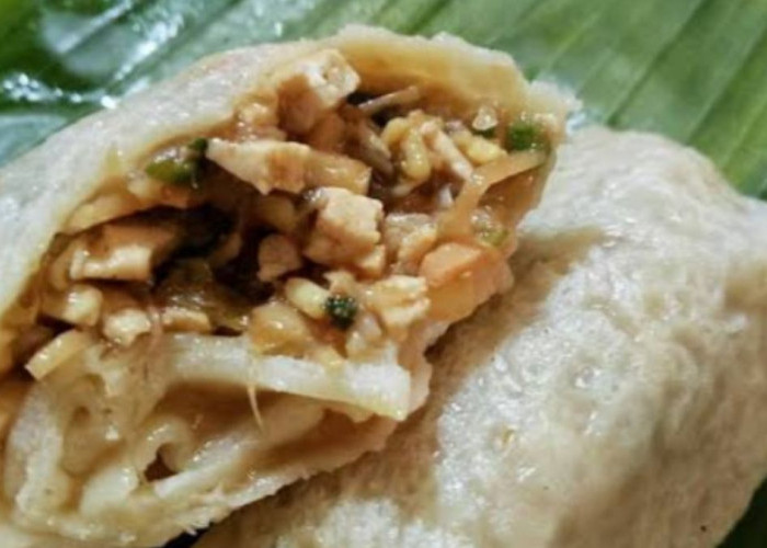 Jajanan Legendaris Lumpia Pak Elok, Wajib Coba! 