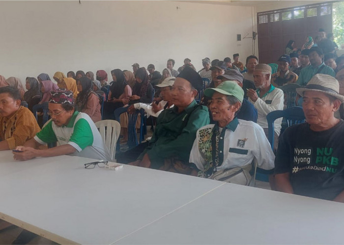 Ratusan warga saat mengikuti Reses yang digelar Ketua DPRD Kabupaten Tegal Wasbun Jauhara Khalim