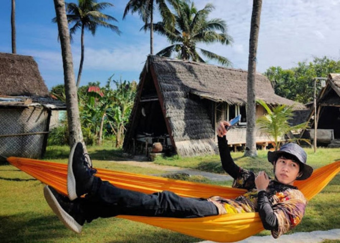 Bersantai di sekitar Pondok Bambu Rangdo Parangtritis