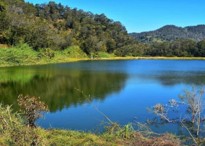 Menikmati Liburan Akhir Tahun Dengan Keindahan Telaga Pengilon Dieng yang Menakjubkan