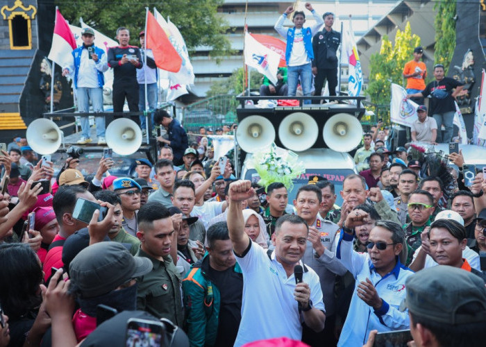 Gubernur Jateng Ahmad Luthfi Janjikan Penuhi Tuntutan Buruh saat Demo May Day