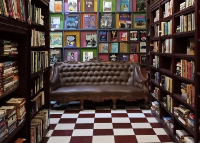 Pecinta Buku Impor Coba Kunjungi Book Boss yang Punya Koleksi Lengkap dengan Interior Vintage! 