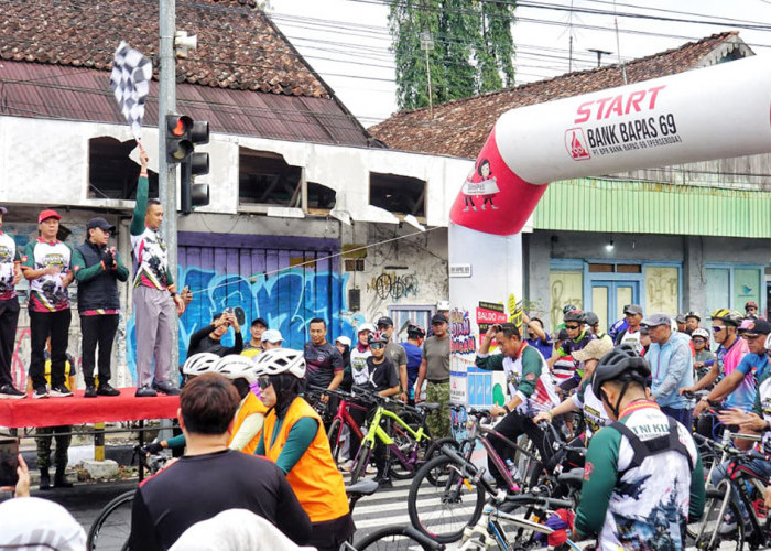 Peringati HUT ke-81 TNI, 3.500 Pesepeda Ikuti Fun Bike di Kodim Magelang