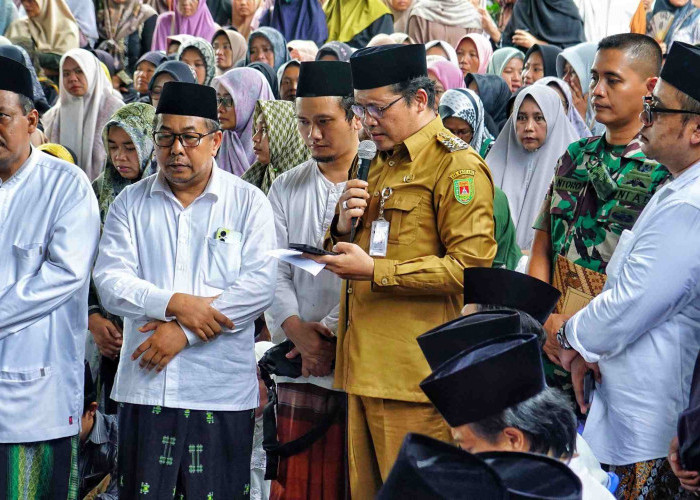 Melayat ke Tegalrejo, Bupati Magelang Ajak Masyarakat Teladani Sosok KH Muhammad Sholihun