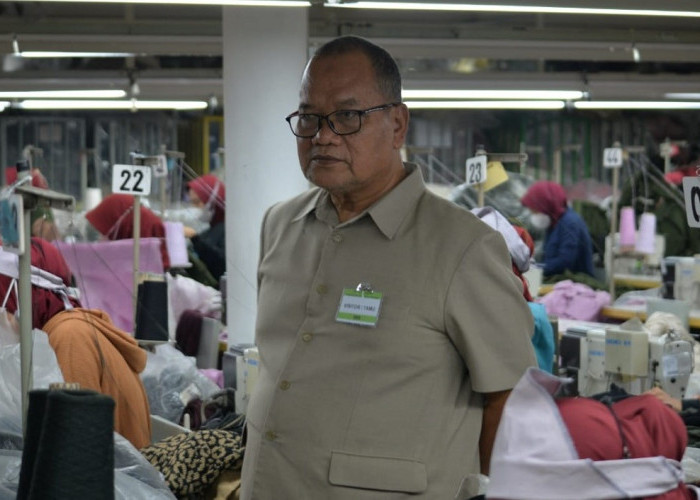 Ketua Fraksi Gerindra DPRD Kabupaten Tegal Samsuri BH saat melakukan kunjungan kerja. Foto: YERI NOVELI/RADAR SLAWI