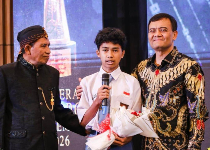 Ahmad Luthfi Raih Penghargaan Penggagas Sekolah Kemitraan, Program Buka 5.004 Kursi Pendidikan di Jateng
