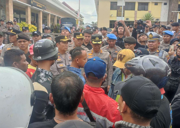 Warga Sejambu Demo Polres Wonosobo, Tuntut Pelaku Dihukum Mati