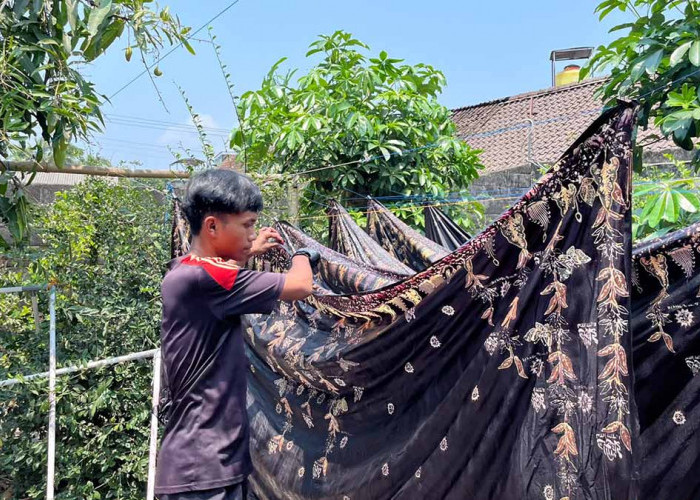 Perajin Muntilan Rekam Sejarah Magelang Lewat Motif Batik Lokal