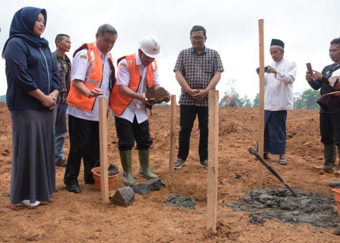   Pingin Punya Lapangan Sepakbola yang Representatif, Komisi C dan D Dukung Pembangunan GOR Wonolelo