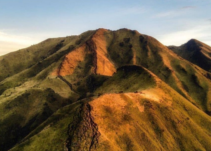 Gunung Merbabu via Wekas Magelang: Cara Registrasi Online hingga Jalur Pendakian!