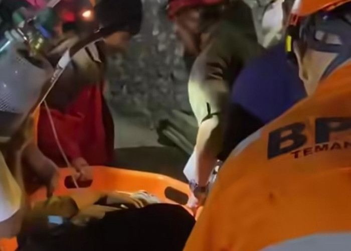 Tim SAR Selamatkan Pekerja Tertimbun Longsor Saat Gali Mata Air di Temanggung, Evakuasi 2 Jam