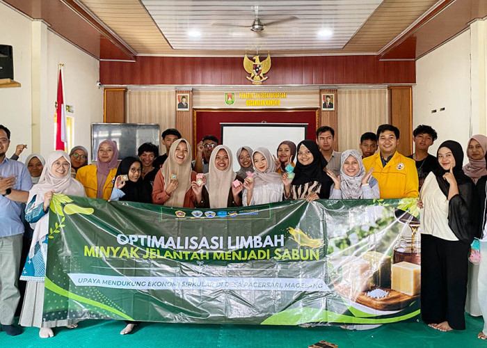 Dosen Untidar Latih Karang Taruna Pagersari Olah Minyak Jelantah Menjadi Sabun