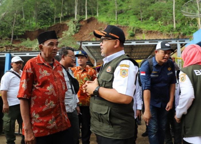 Tinjau Lokasi Bencana Bruno, Pjs Bupati Purworejo Minta Antisipasi Longsor Susulan