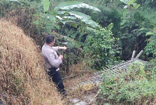 Jembatan Bambu Kali Galuh di Wonosobo Ambrol, 1 Orang Tewas 5 Luka-luka