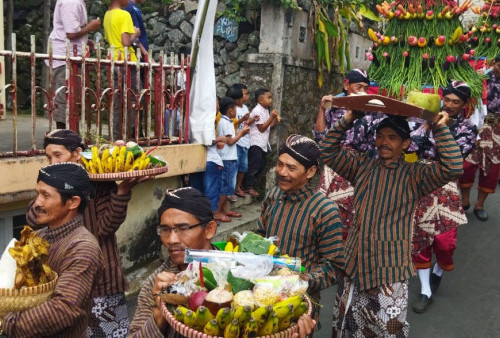 Jelang 1 Suro, Warga Lamuk Temanggung Gelar Ritual Kirab Budaya Puji Jagat