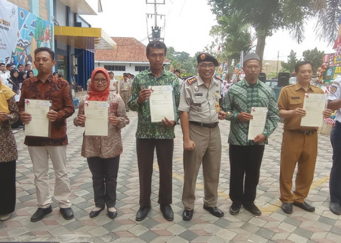 Sertifikat Hak Milik Program PTSL Warga Purworejo Diserahkan