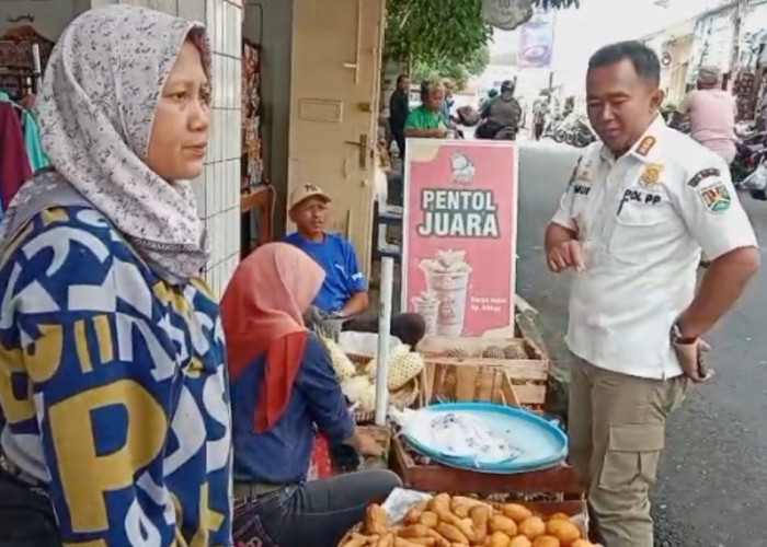 HUT Ke-76, Satpol PP Kota Magelang Pilih Bagi Takjil dan Bakti Sosial di Tengah Masyarakat