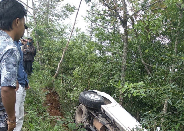 Jalur Wisata Mangli Magelang Sempit, 1 Mobil Nyungsep ke Jurang