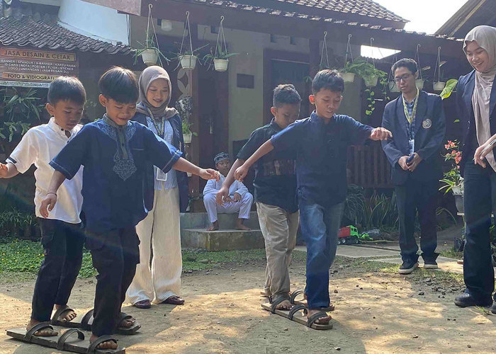 Cara Mahasiswa UNIMMA Lawan Kecanduan Gawai, Ajak Permainan Tradisional untuk Anak TPQ Bina Bahagia