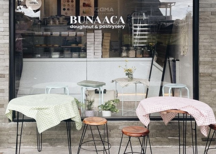 Nikmati Donat Berbagai Macam Topping di Bunaaca dengan Cafe Estetik Minimalis!
