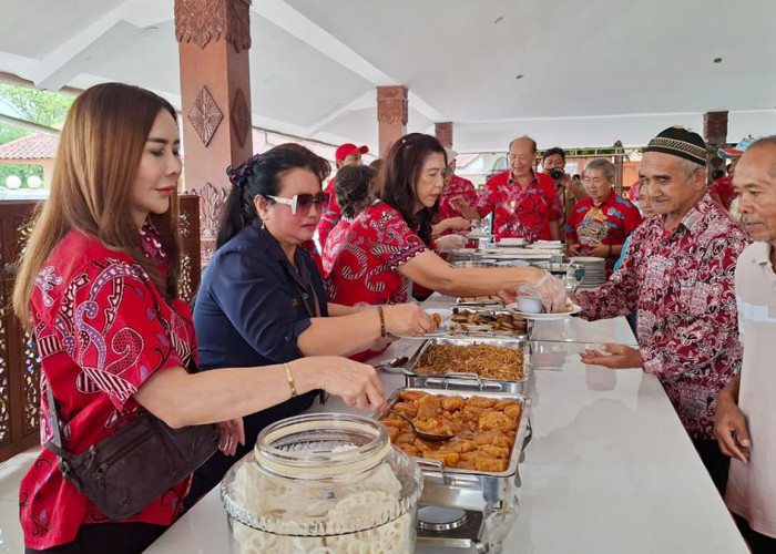 PSMTI Beri Makan Siang Gratis dan Paket Sembako Kepada Ratusan Lansia di Kota Magelang