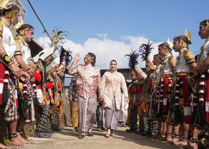 Kirab Budaya Regeng Suro Warnai Campurejo, Bupati Temanggung Ikut Pimpin Prosesi