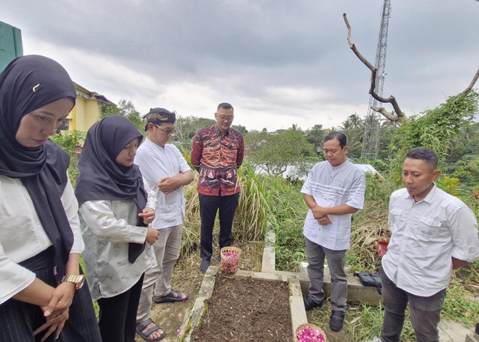 Peringati Hari Pers Nasional, PWI Kota Magelang Ziarah ke Makam Tokoh Pers Senior Bambang Haryono