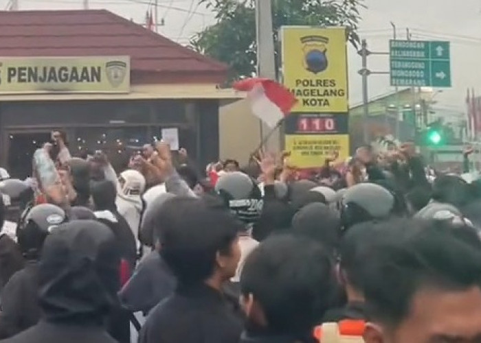 Demo Ojol di Kota Magelang Berakhir Ricuh, Polisi Tembakan Gas Air Mata