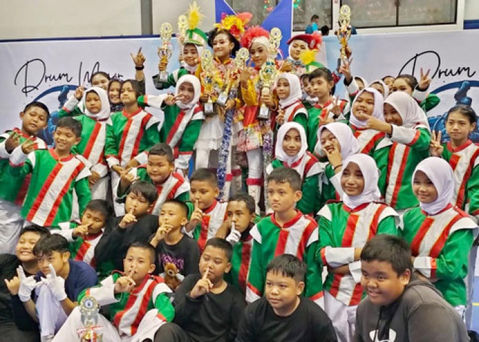 Hebat! Grup Drumband SD Negeri Potrobangsan 2 Raih 7 Piala dalam Kejuaraan di Magelang