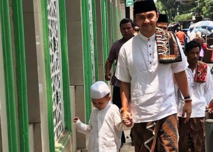 Disunnahkan Memakai Pakain Putih Ketika Shalat Jumat