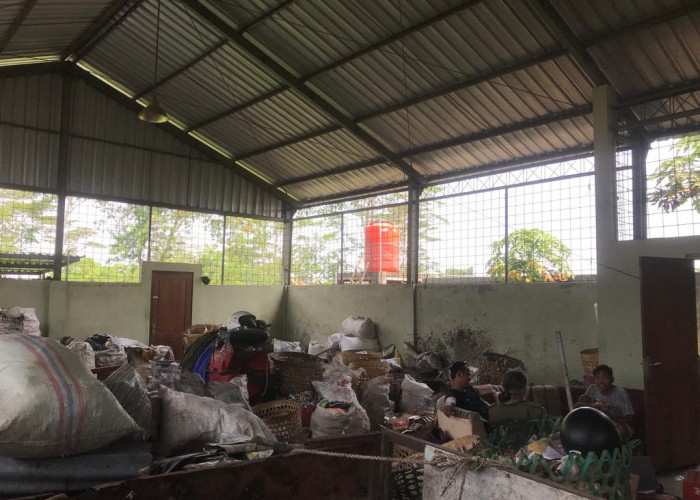 Fasilitas dan Pendukung Pengelolaan Sampah di TPS 3R Desa Payaman Kurang Memadai