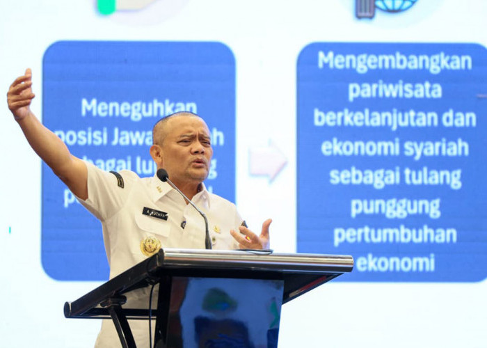 Gubernur Ahmad Luthfi Kucurkan Bantuan Rp210 Juta Tangani Tanah Gerak Padasari Kabupaten Tegal