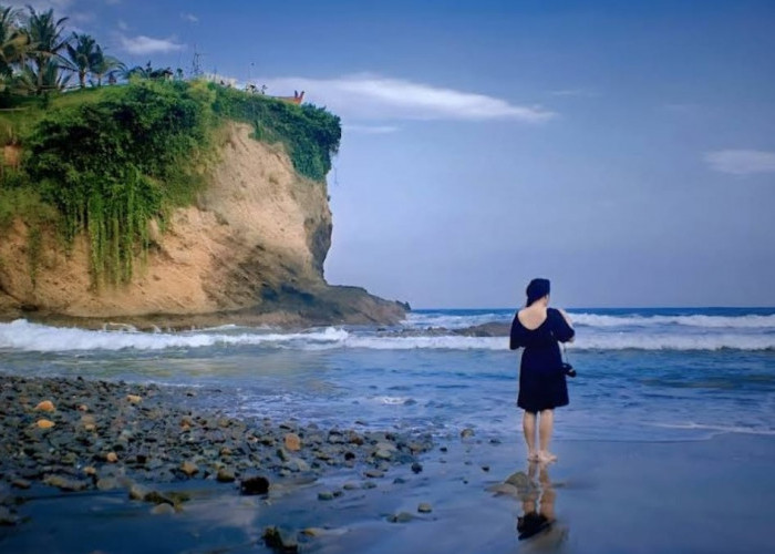 Rugi Kalau Nggak Piknik ke Pantai Watu Bale Jadi Pantai Paling Unik di Kebumen