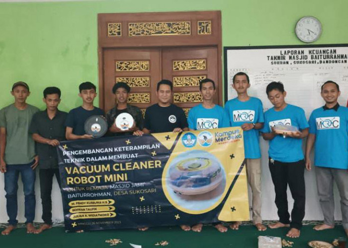 Tim Dosen Untidar Latih Remaja Membuat Mini Vacuum Cleaner Robot