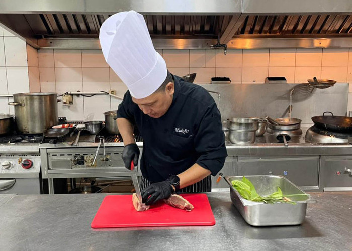 Atria Hotel Magelang Salurkan Hewan Kurban dan Bagi Tips Olah Daging Anti Prengus