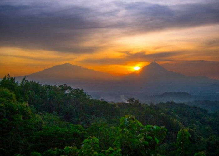 Punthuk Setumbu, Surga Tersembunyi Bagi Pecinta Sunrise dan Pecinta Alam