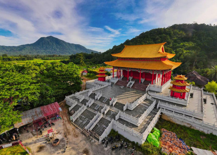 Vihara Tri Dharma Bumi Raya atau Vihara Sui Kheu Thai Pak Kung