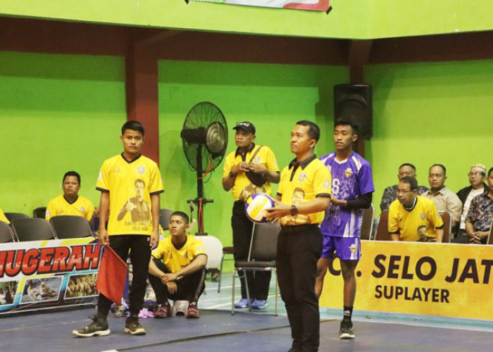 16 Tim Bola Voli Berebut Trofi Kapolres Purworejo Cup 2024