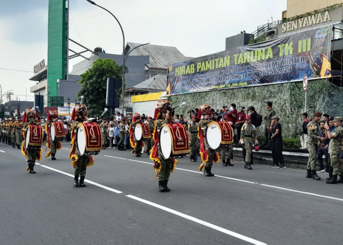Ribuan Warga Penuhi Jalanan Kota Magelang, Saksikan Kirab Pamitan Taruna Akmil 2026