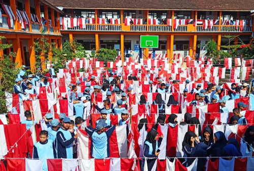 Tanamkan Nasionalisme, Ribuan Siswa SD-SMK di Temanggung Serempak Mencuci Bendera