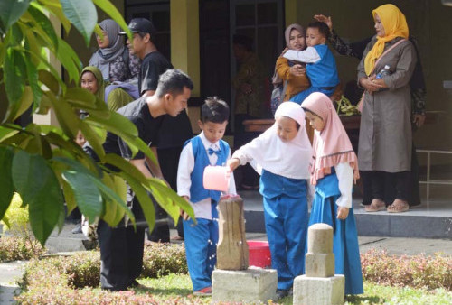 Reresik Watu Purba Jadi Ajang Edukasi Pengunjung Museum Tosan Aji