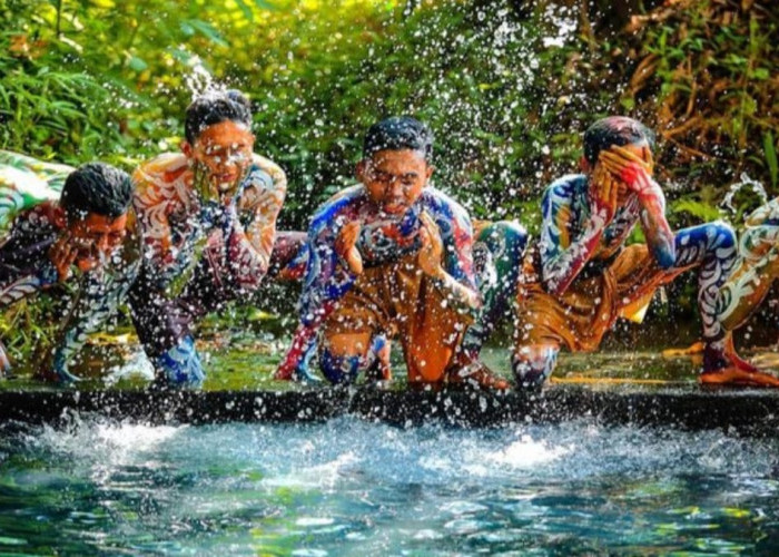 Unik! Tradisi Bajong Banyu, Perang Air untuk Menyambut Ramadan di Magelang