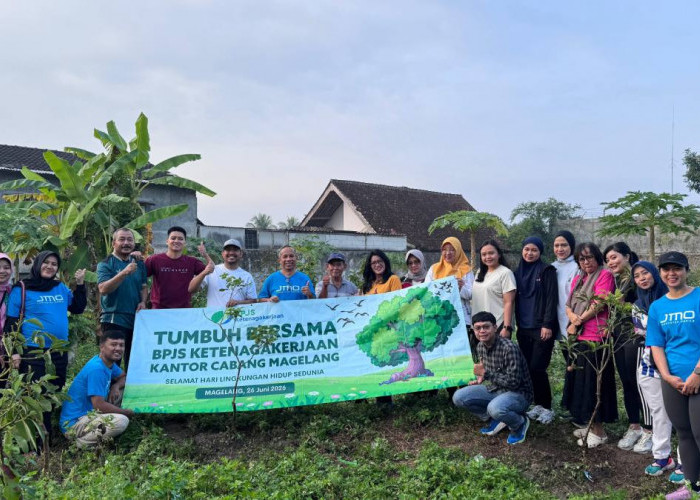 Karyawan BPJS Ketenagakerjaan Magelang Patungan Hijaukan Kelurahan Kedungsari