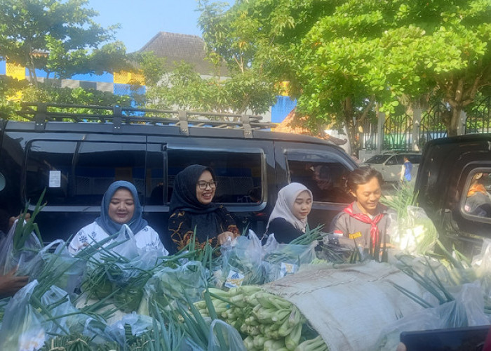 Wujud Syukur Unimma Milad dan HUT RI, Borong Sayur Bagikan ke Masyarakat