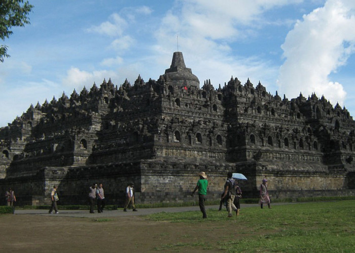 Mitos Naik ke Candi Borobudur Bikin Hubungan Pasangan Kekasih Bakal Kandas, Benarkah?