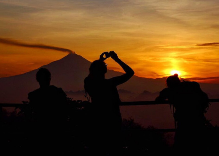 Bukit Barede Magelang Wisata Alternatif untuk Menyaksikan Sunrise dan Candi Borobudur dari Ketinggian