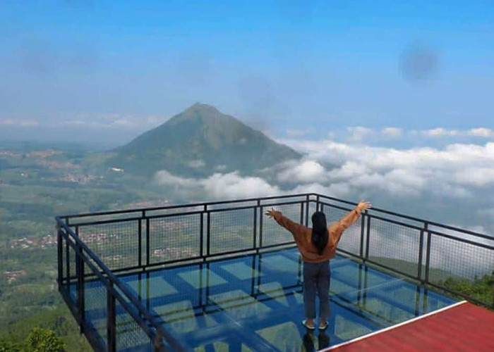 Spot Foto Instagramable! Awang Awang Sky View, Suguhkan Keindahan Alam Gunung Telomoyo