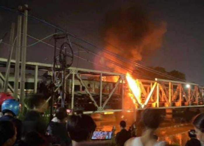 Masinis Terlihat Siluet di Depan Ledakan KA Brantas Jembatan Madukoro, Netizen : Itu Heroik!