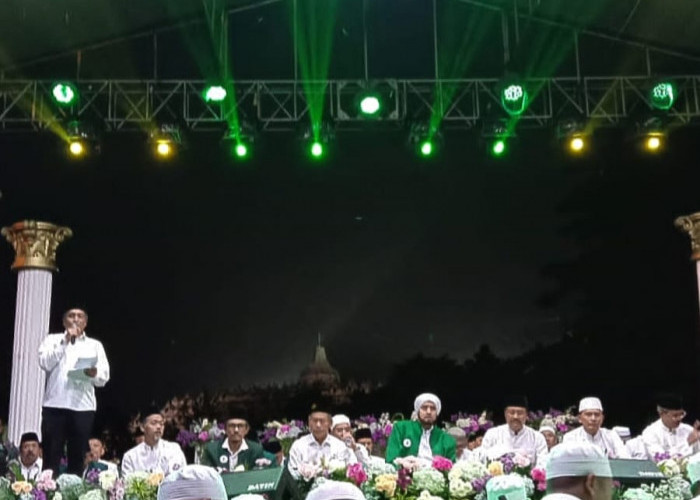 1 Abad NU, Ribuan Warga NU Bersholawat Bersama Habib Syech di Candi Borobudur 